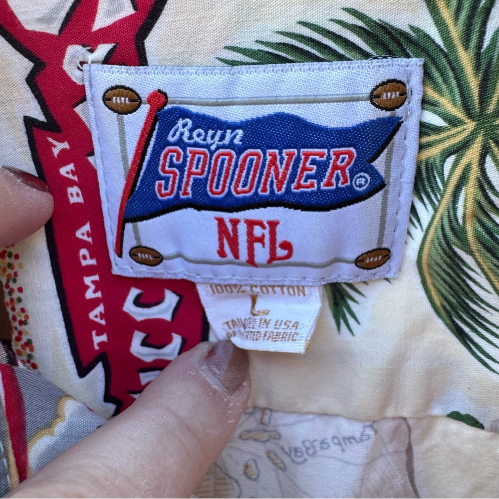 Tampa Bay Buccaneers Reyn Spooner NFL Hawaiian Shirt Vintage Large Button Down - Picture 3 of 6